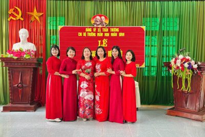 Chi bộ trường Trường mầm non Nhân Bình tổ chức lễ kết nạp Đảng viên mới